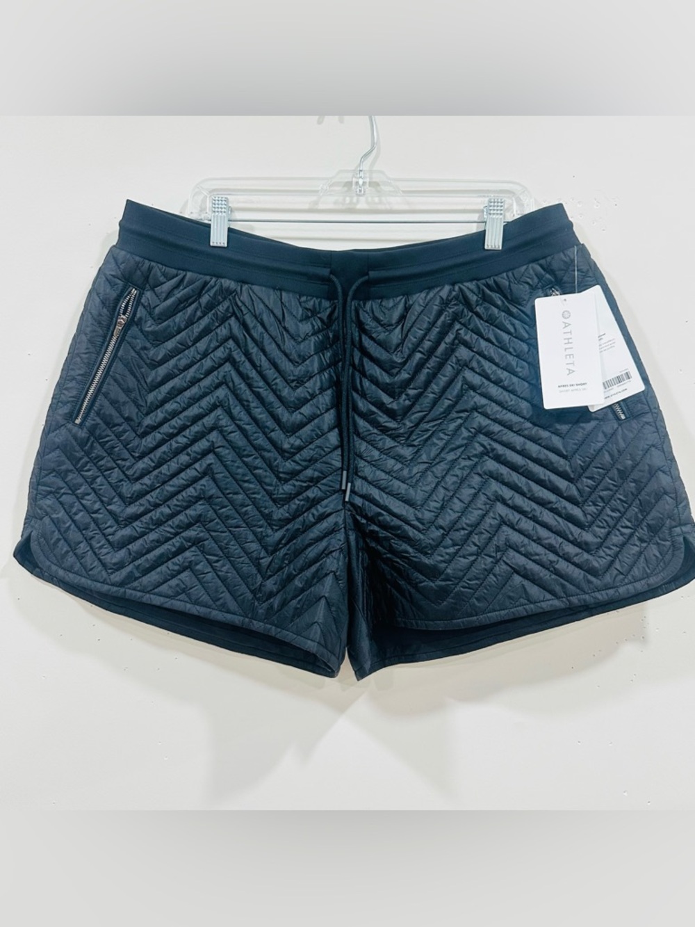 Athleta Apres Ski Quilted Black Zipper Pocket‎ Shorts- Women's Size 16 NWT